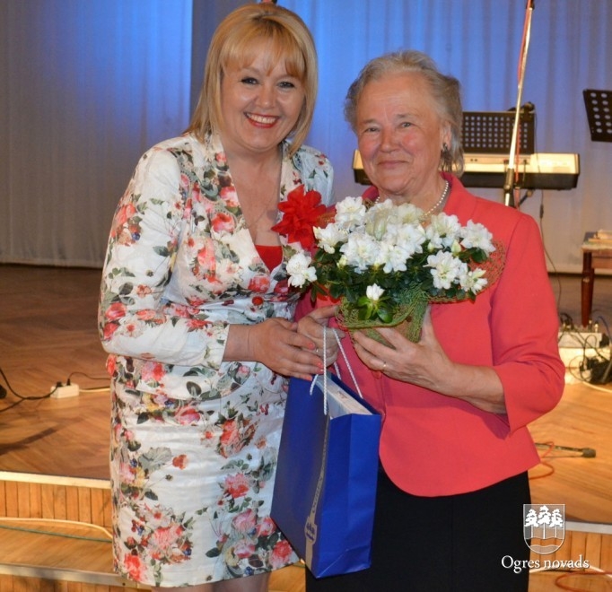 Ogrē tiekas pensionētie pedagogi