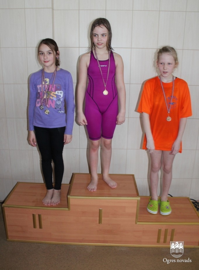 Peldēšanas čempionātā ogrēnieši izcīna daudz medaļu