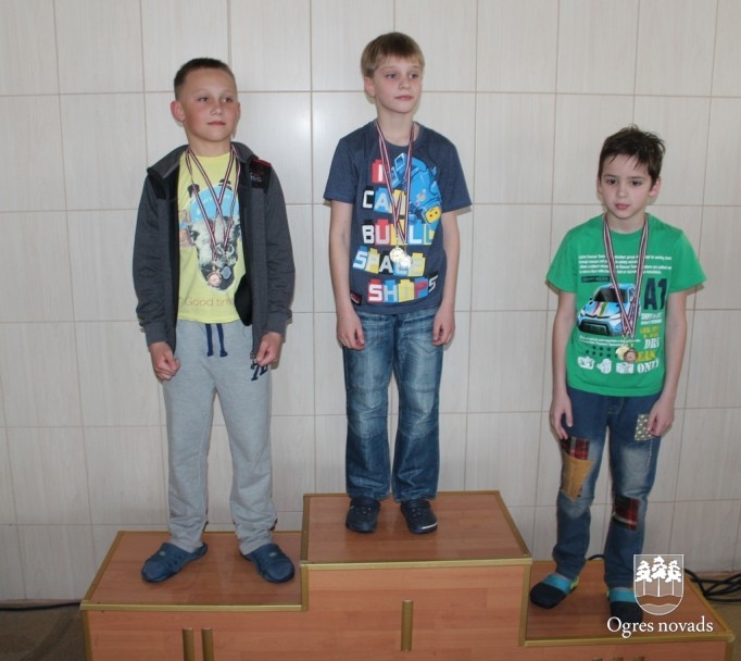 Peldēšanas čempionātā ogrēnieši izcīna daudz medaļu