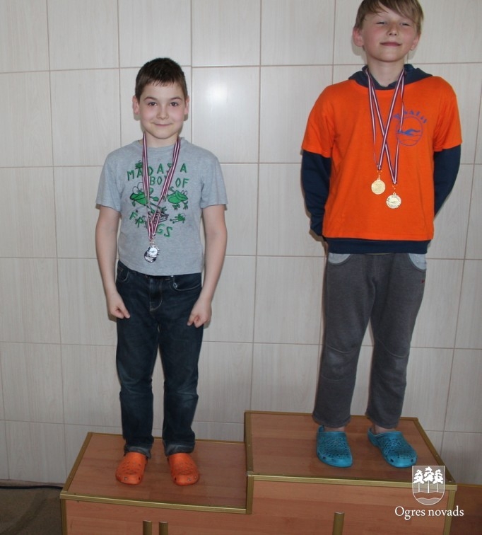 Peldēšanas čempionātā ogrēnieši izcīna daudz medaļu