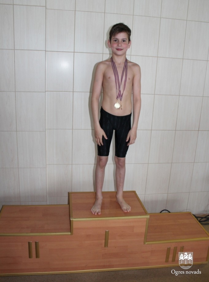 Peldēšanas čempionātā ogrēnieši izcīna daudz medaļu