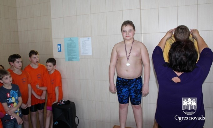 Peldēšanas čempionātā ogrēnieši izcīna daudz medaļu