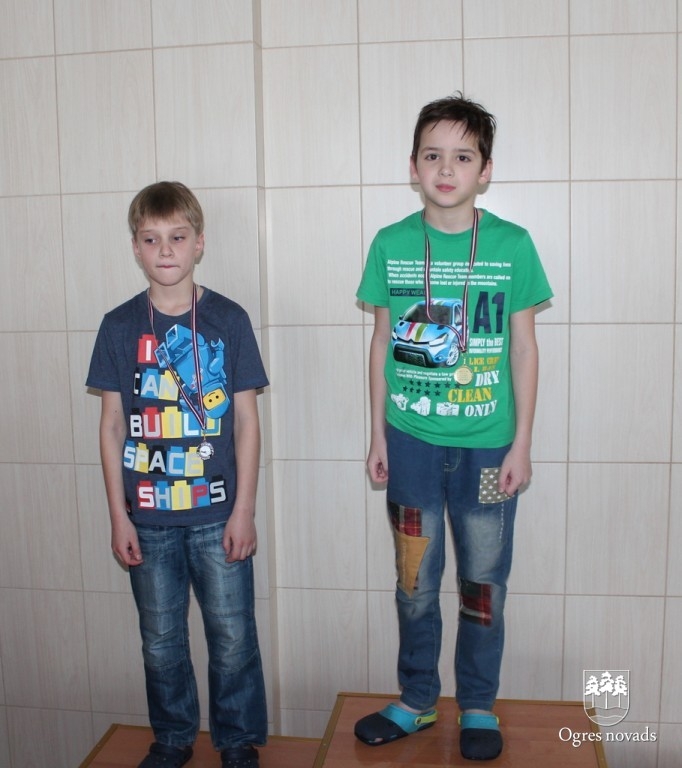Peldēšanas čempionātā ogrēnieši izcīna daudz medaļu