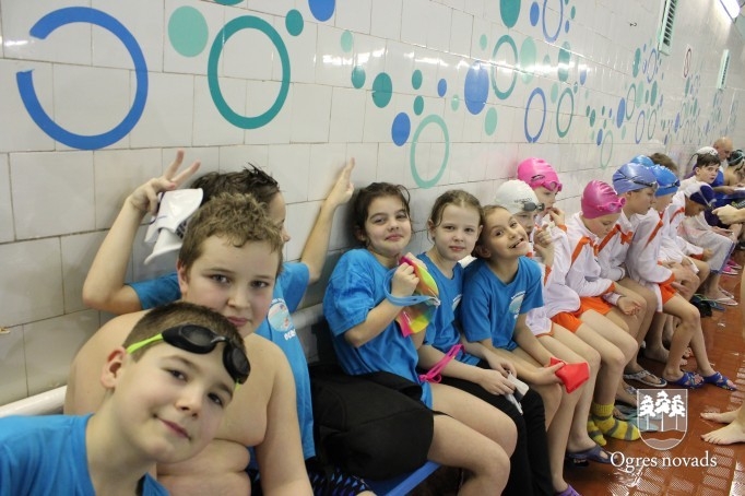 Peldēšanas kluba "Ogre" sportistiem sudraba medaļas Jelgavā