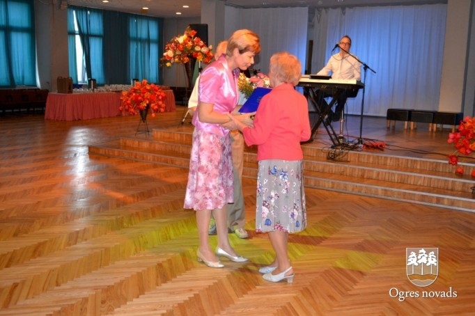 Ar pensionētajiem pedagogiem tiekas labklājības ministre
