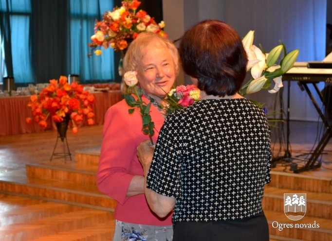 Ar pensionētajiem pedagogiem tiekas labklājības ministre