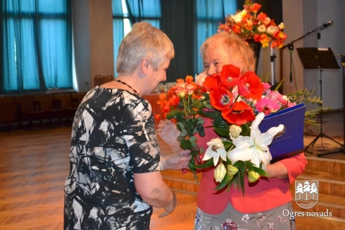 Ar pensionētajiem pedagogiem tiekas labklājības ministre