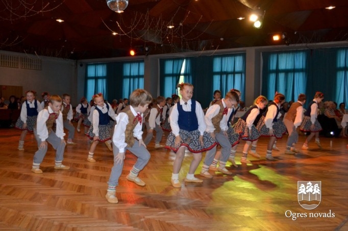 Ar pensionētajiem pedagogiem tiekas labklājības ministre