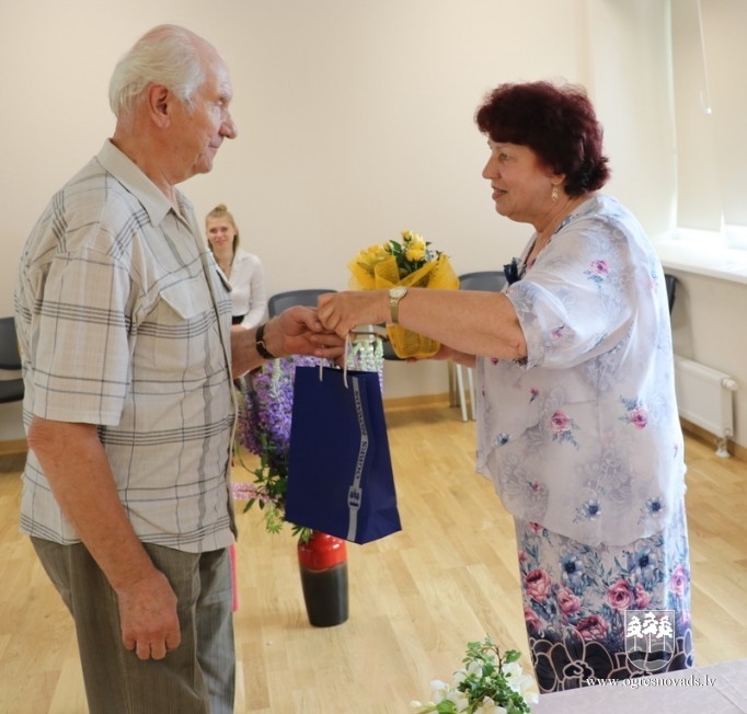 Ogres pensionāru biedrība sveic jubilārus (11.06.2020.)