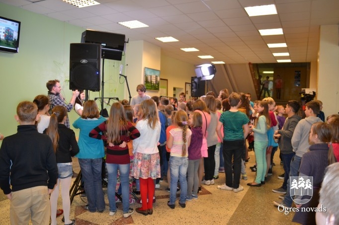 Ogres sākumskola radio Pieci.lv dzīvajā ēterā