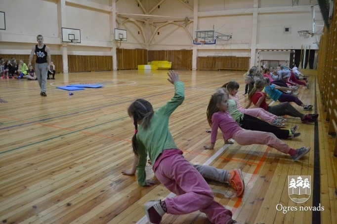 Ogres sākumskola radio Pieci.lv dzīvajā ēterā
