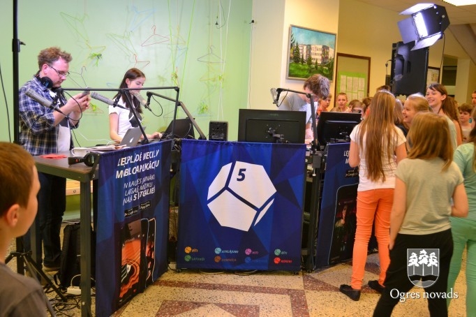 Ogres sākumskola radio Pieci.lv dzīvajā ēterā