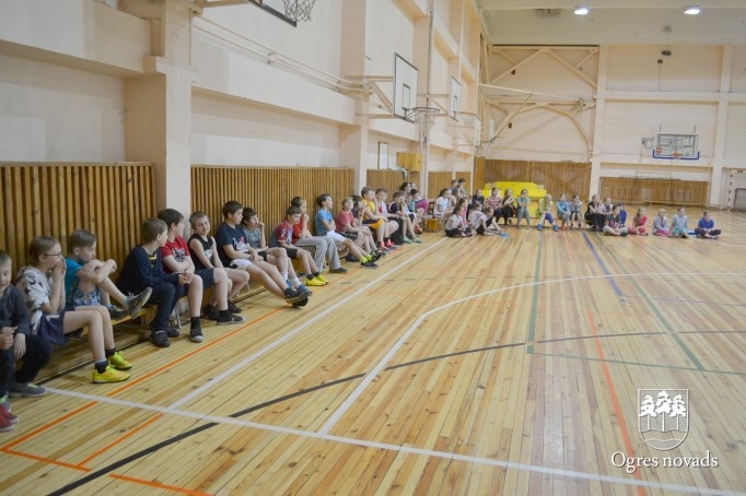Ogres sākumskola radio Pieci.lv dzīvajā ēterā