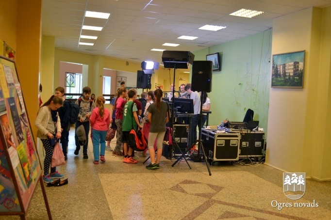 Ogres sākumskola radio Pieci.lv dzīvajā ēterā