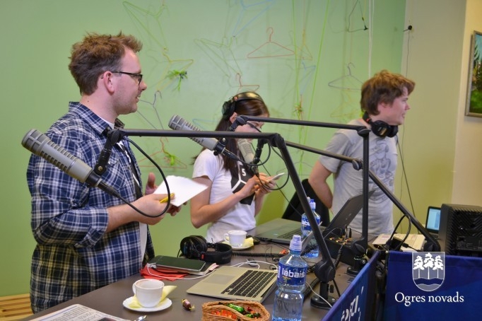 Ogres sākumskola radio Pieci.lv dzīvajā ēterā