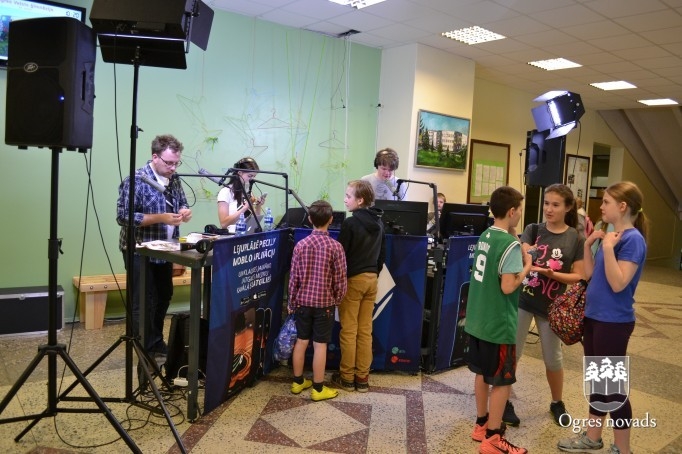 Ogres sākumskola radio Pieci.lv dzīvajā ēterā