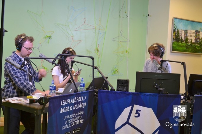 Ogres sākumskola radio Pieci.lv dzīvajā ēterā