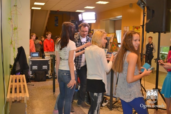 Ogres sākumskola radio Pieci.lv dzīvajā ēterā