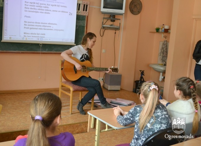 Ogres sākumskola radio Pieci.lv dzīvajā ēterā