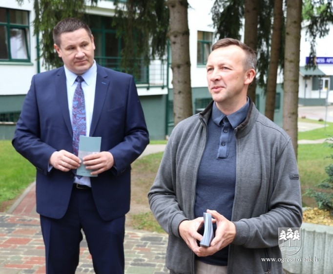 Ogres rajona slimnīcas skulptūru parkā jau 10 objekti