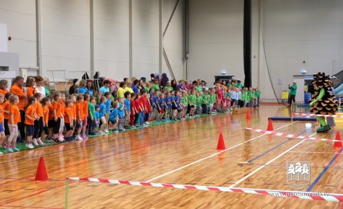Pirmsskolnieki piedzīvo ziemas olimpiādi