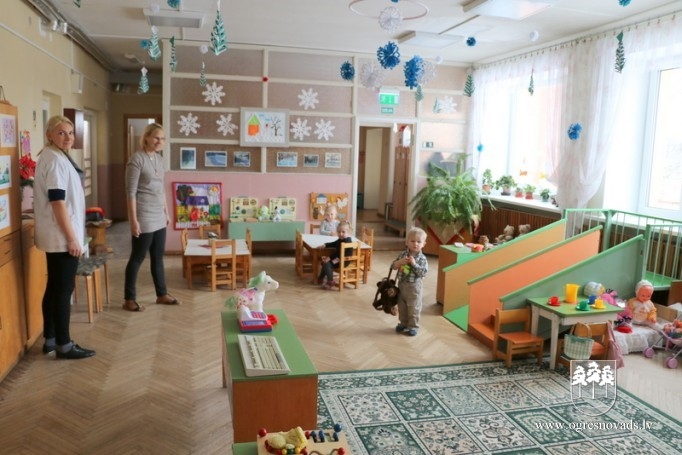 VPII “Taurenītis” bērni apgūst peldētprasmi, darbojas diennakts grupa