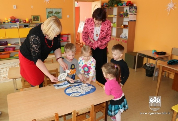 VPII “Taurenītis” bērni apgūst peldētprasmi, darbojas diennakts grupa
