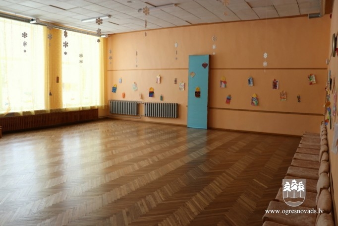 VPII “Taurenītis” bērni apgūst peldētprasmi, darbojas diennakts grupa
