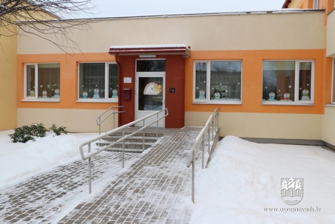 VPII “Taurenītis” bērni apgūst peldētprasmi, darbojas diennakts grupa
