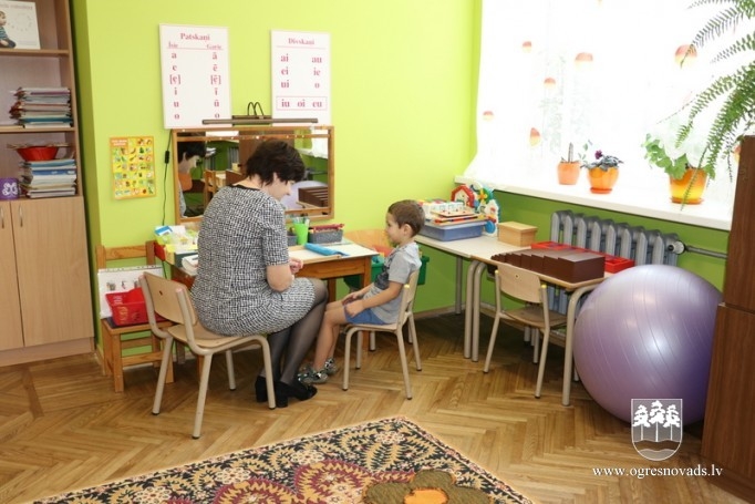 VPII “Taurenītis” bērni apgūst peldētprasmi, darbojas diennakts grupa
