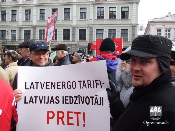 Ogrēnieši protestē pret elektroenerģijas tarifiem