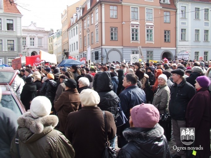 Ogrēnieši protestē pret elektroenerģijas tarifiem