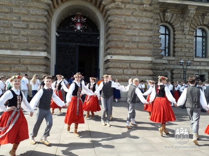 BDK “Pīlādzītis” dejotāji piedalās folkloras festivālā Vācijā