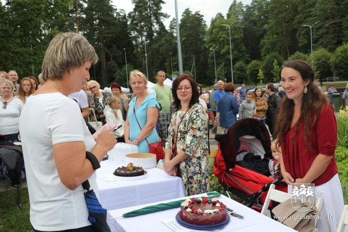 Noskaidrota kūka, kas gadu nesīs titulu “Ogres saldā garša”