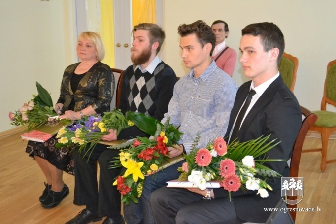 Jaunie pilsoņi sola būt uzticīgi Latvijai