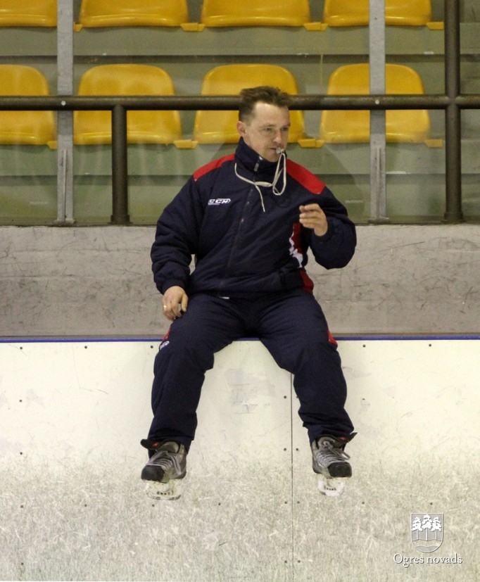 Ogres 1. vidusskolas hokejisti izcīna "P.Placēna kausu 2012"