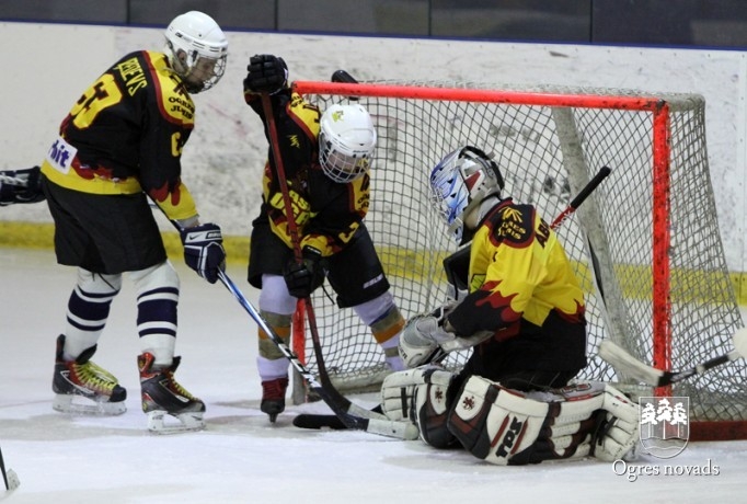 Ogres 1. vidusskolas hokejisti izcīna "P.Placēna kausu 2012"