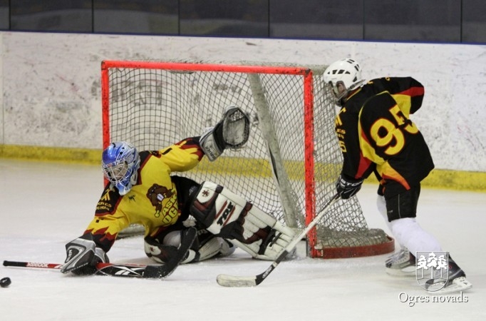Ogres 1. vidusskolas hokejisti izcīna "P.Placēna kausu 2012"