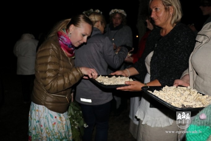 Vasaras saulgrieži Plāteres pilskalnā