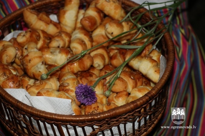 Saulgrieži Plāteres pilskalnā