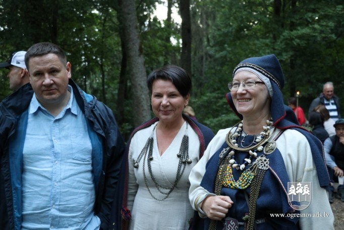 Saulgrieži Plāteres pilskalnā