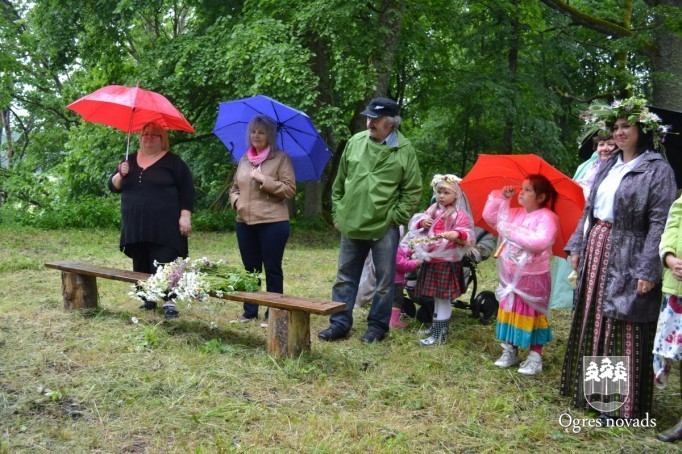 Ielīgošanas pasākums Plāteres pilskalnā
