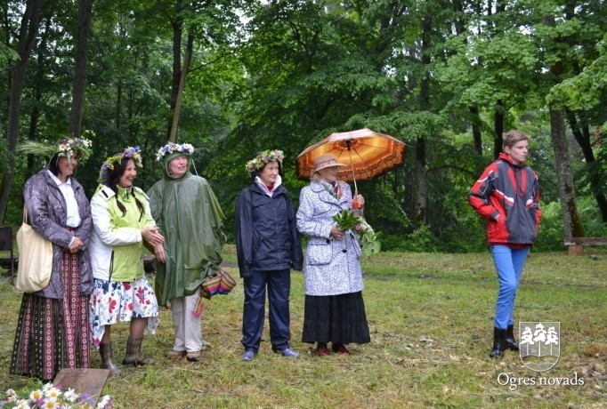 Ielīgošanas pasākums Plāteres pilskalnā