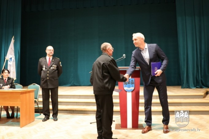 Profesionālajos svētkos godina Ogres novada pašvaldības policijas darbiniekus