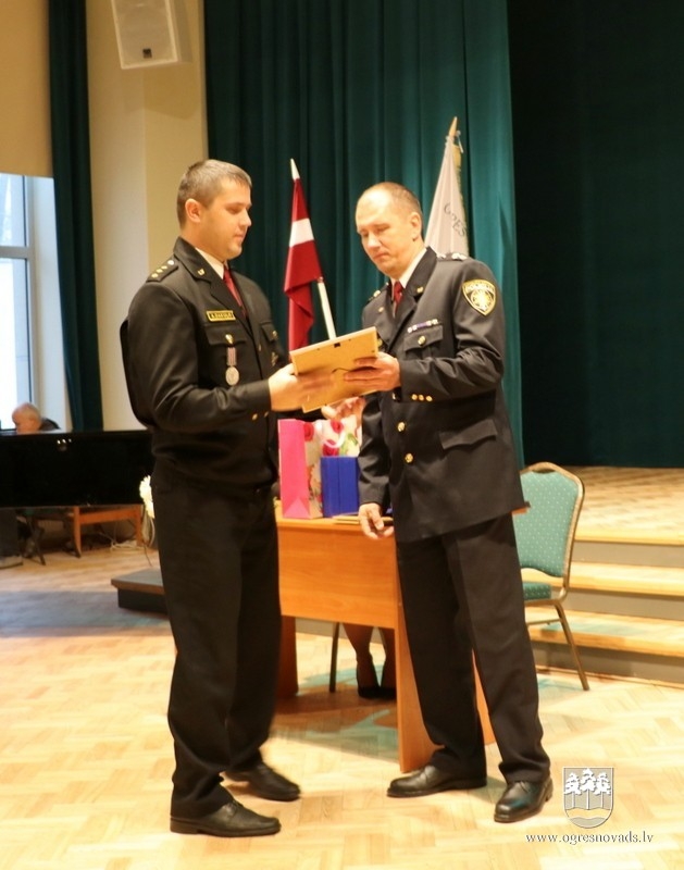 Profesionālajos svētkos godina Ogres novada pašvaldības policijas darbiniekus
