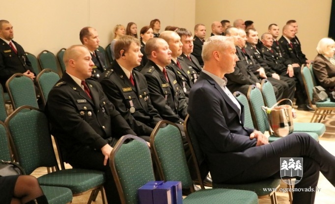 Profesionālajos svētkos godina Ogres novada pašvaldības policijas darbiniekus