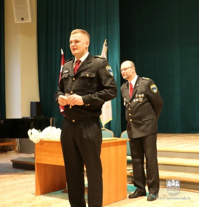 Profesionālajos svētkos godina Ogres novada pašvaldības policijas darbiniekus