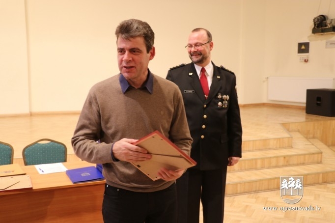 Tiek sveikti pašvaldības policijas darbinieki