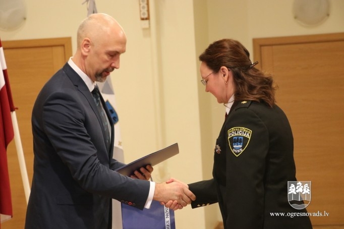 Tiek sveikti pašvaldības policijas darbinieki