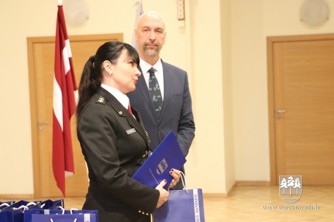 Tiek sveikti pašvaldības policijas darbinieki